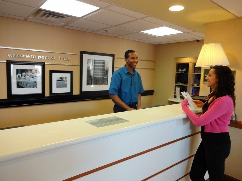 Hampton Inn & Suites Port St. Lucie Beltér fotó